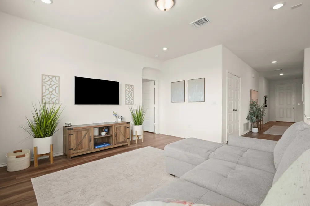 8213 Knoxville Trail Austin, TX 78744