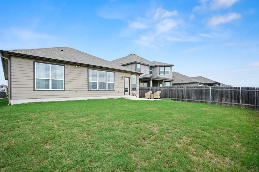 8213 Knoxville Trail Austin, TX 78744