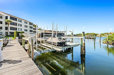 OAK HARBOUR DRIVE