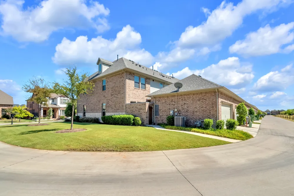 4524 Meadow Hawk Drive Arlington, TX 76005