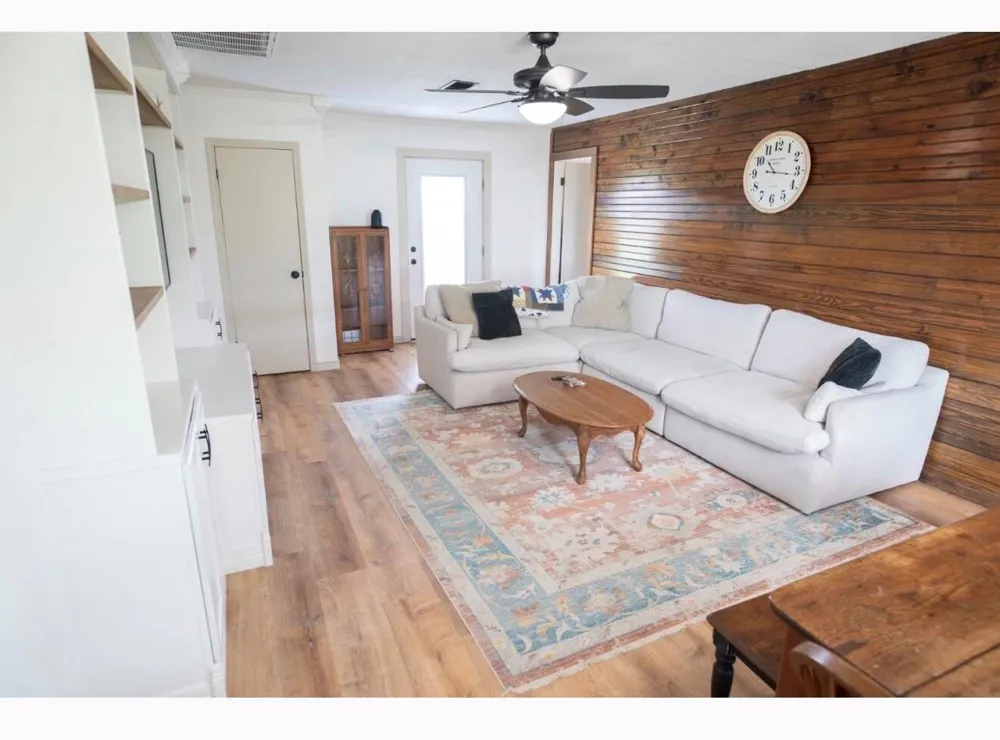 1737 County Road 425 Clemville, TX 77414