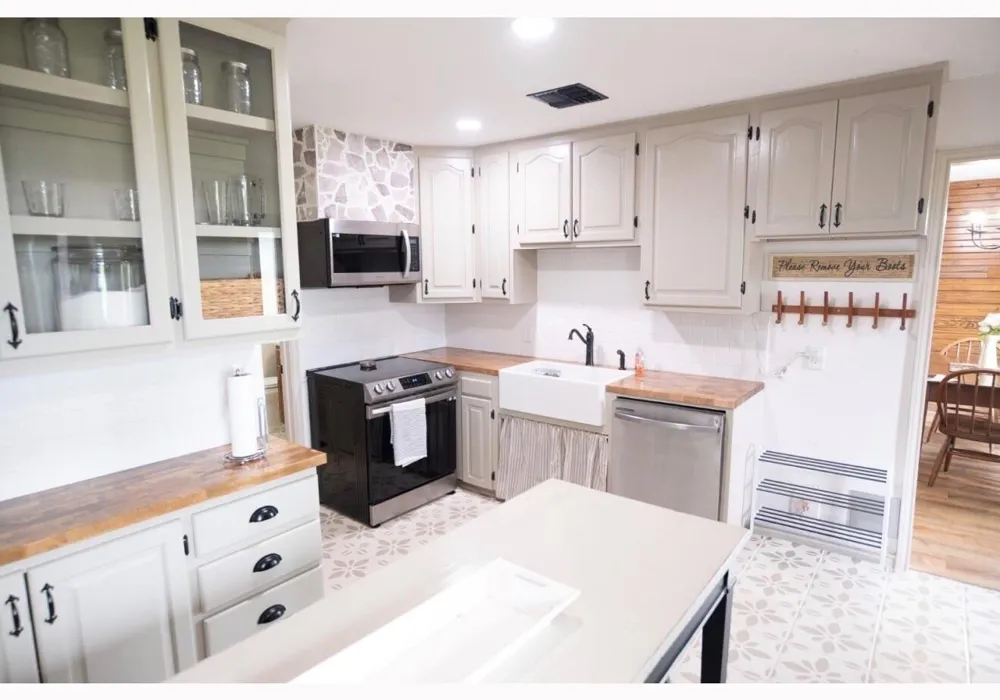 1737 County Road 425 Clemville, TX 77414