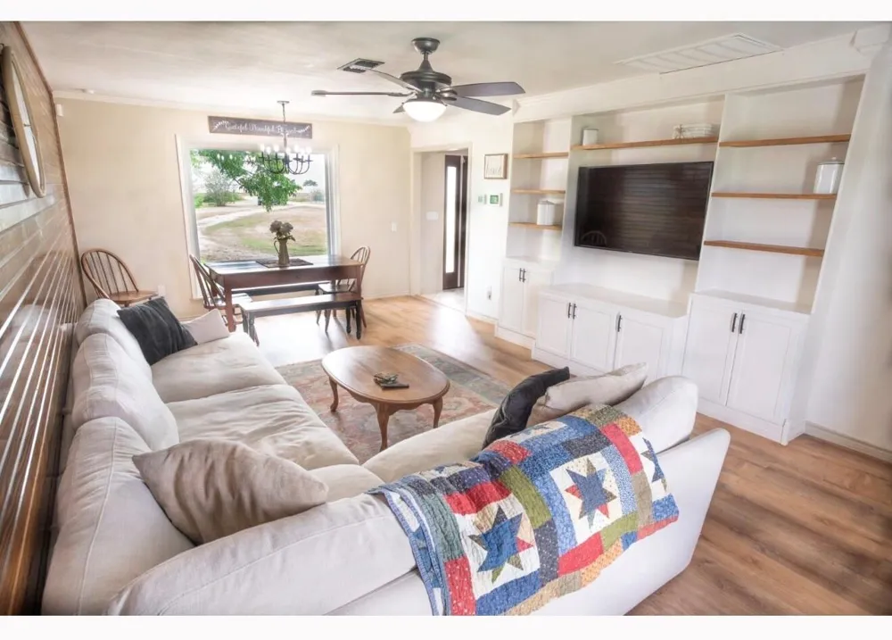 1737 County Road 425 Clemville, TX 77414