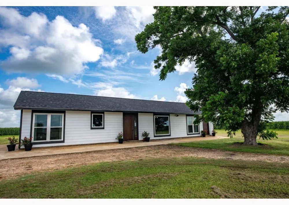 1737 County Road 425 Clemville, TX 77414