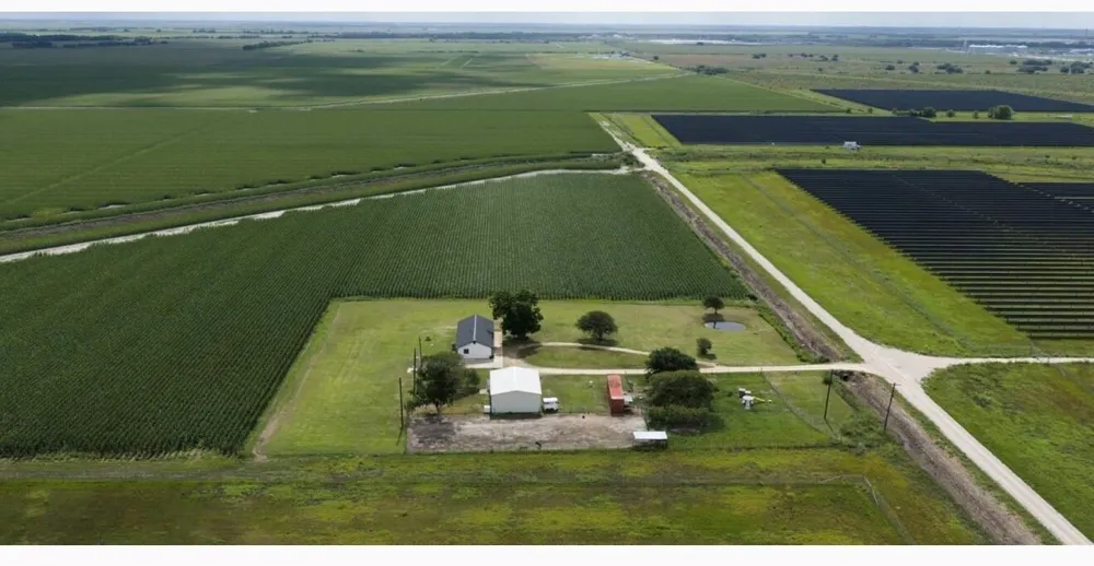 1737 County Road 425 Clemville, TX 77414