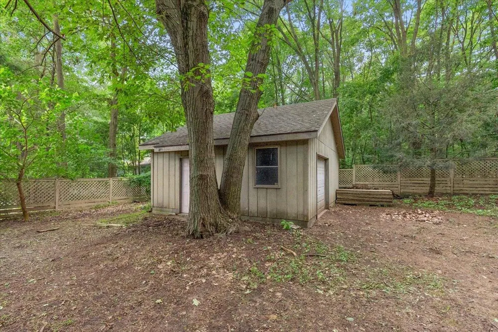432 Division Avenue Holland, MI 49424