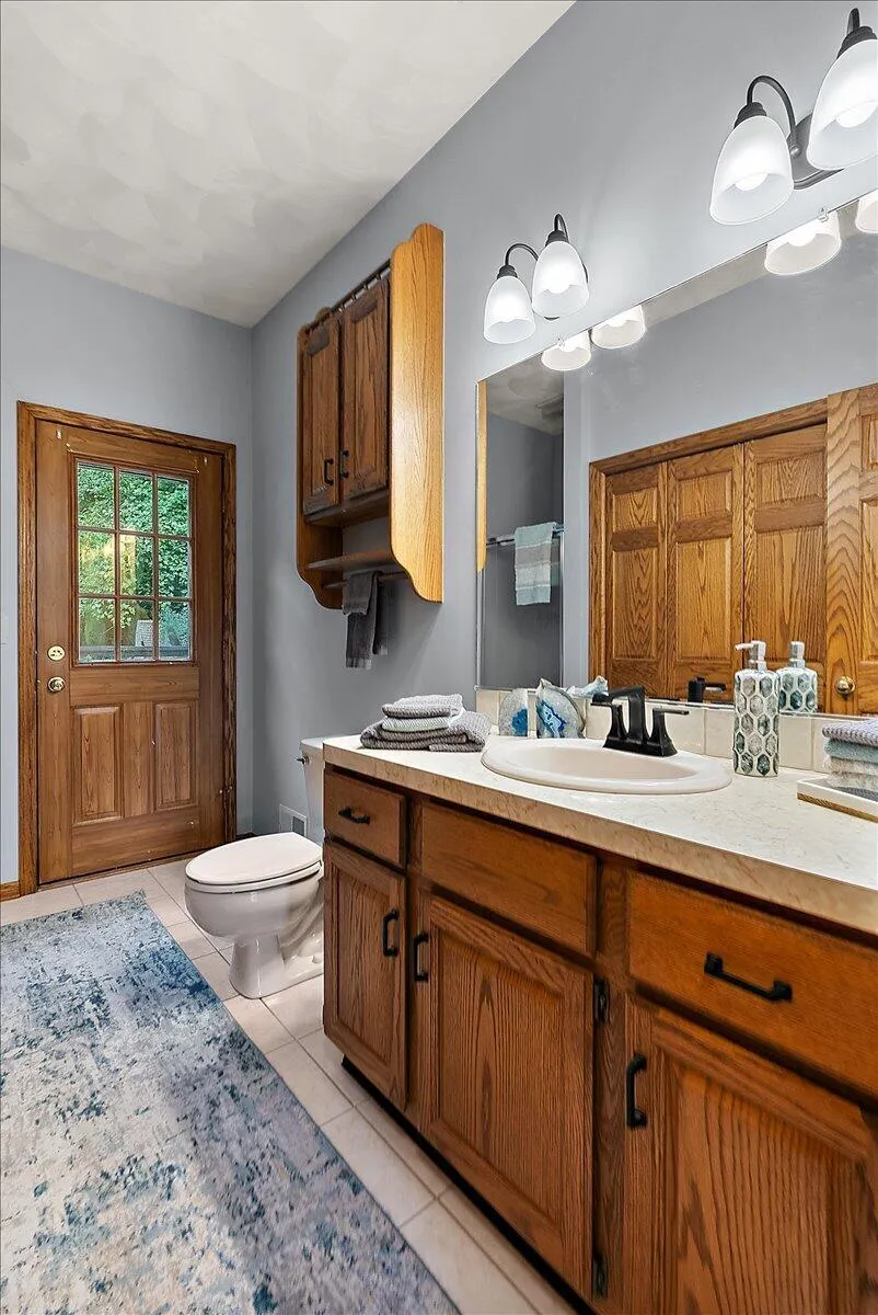 432 Division Avenue Holland, MI 49424