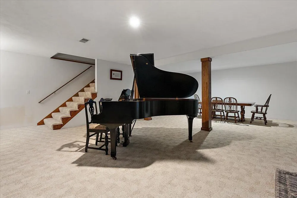 432 Division Avenue Holland, MI 49424