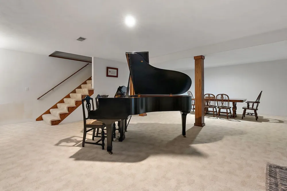 432 Division Avenue Holland, MI 49424