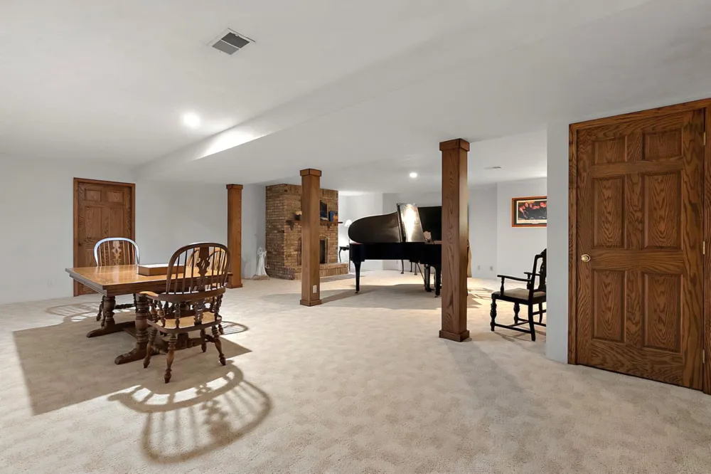 432 Division Avenue Holland, MI 49424