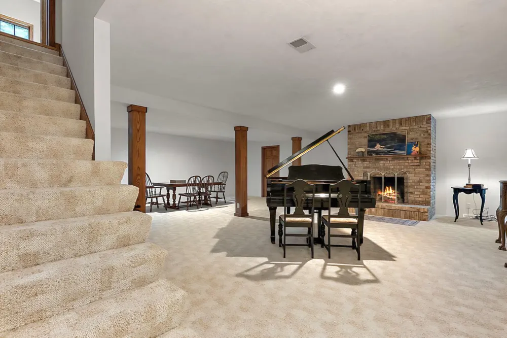 432 Division Avenue Holland, MI 49424