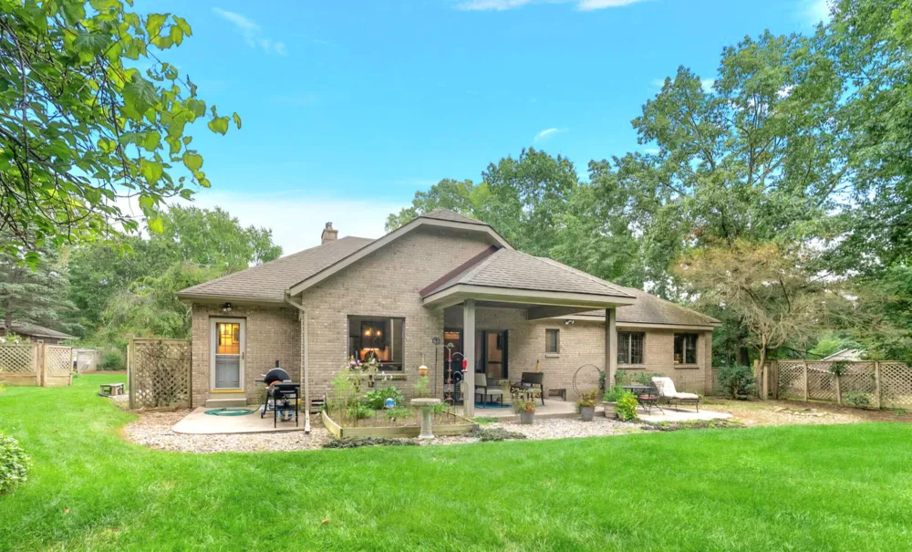 432 Division Avenue Holland, MI 49424