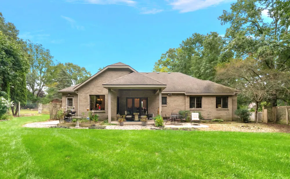 432 Division Avenue Holland, MI 49424