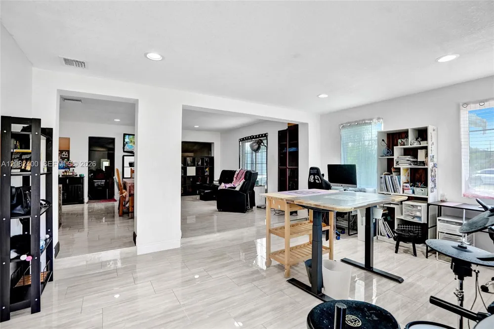1124 NW 16th St Fort Lauderdale, FL 33311