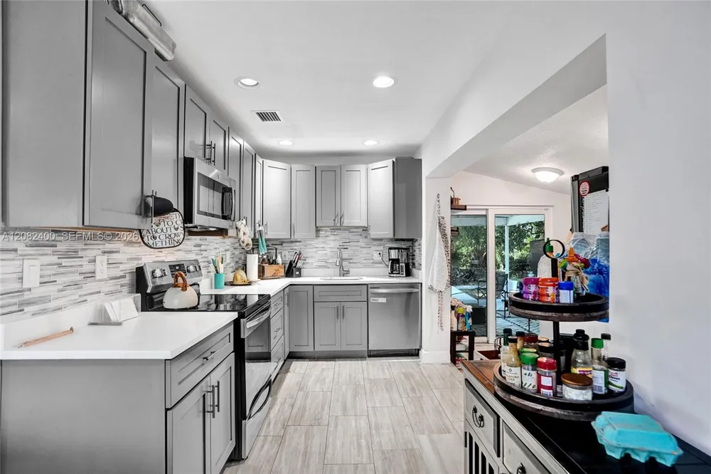 1124 NW 16th St Fort Lauderdale, FL 33311