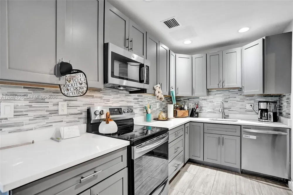 1124 NW 16th St Fort Lauderdale, FL 33311