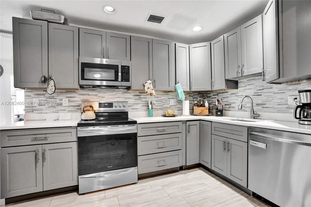 1124 NW 16th St Fort Lauderdale, FL 33311