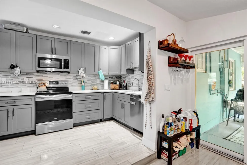 1124 NW 16th St Fort Lauderdale, FL 33311