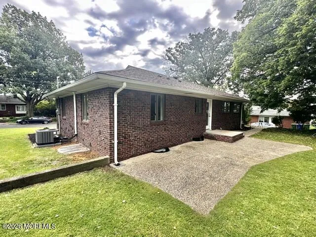 16 Charlotte Street Sayreville, NJ 08872