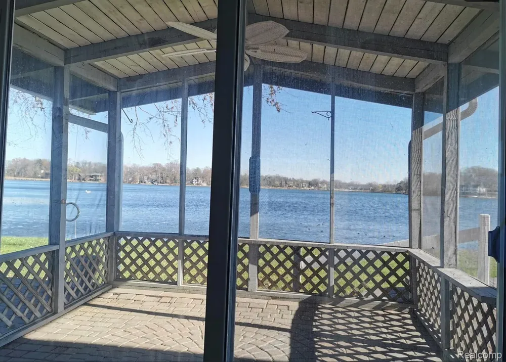 3840 Iris Drive Waterford Charter Township, MI 48329