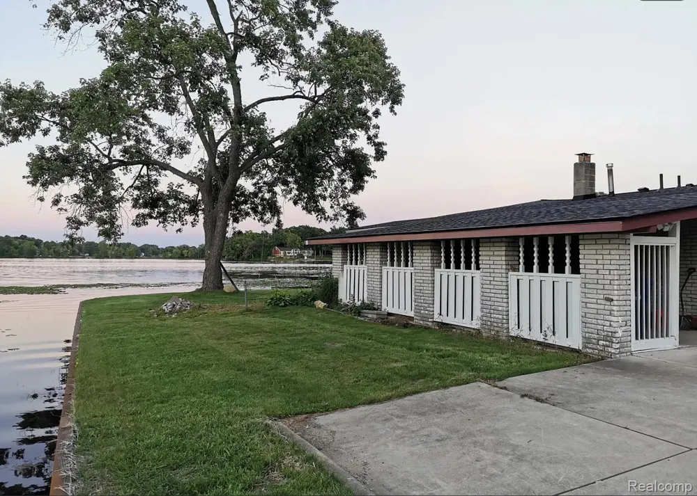 3840 Iris Drive Waterford Charter Township, MI 48329