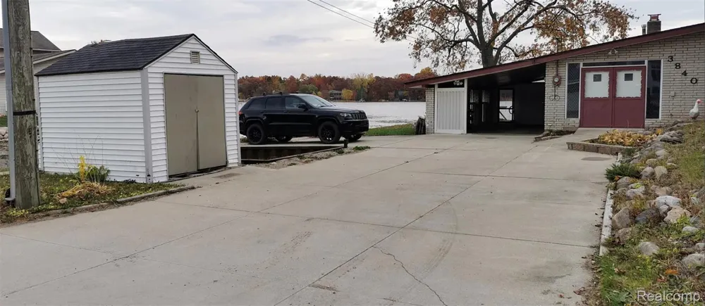3840 Iris Drive Waterford Charter Township, MI 48329