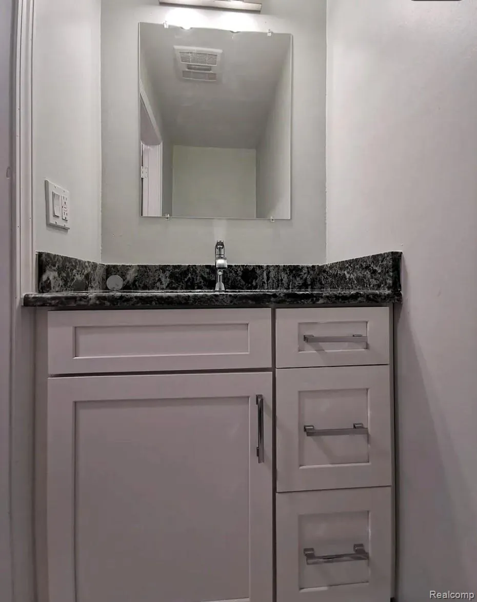 3840 Iris Drive Waterford Charter Township, MI 48329