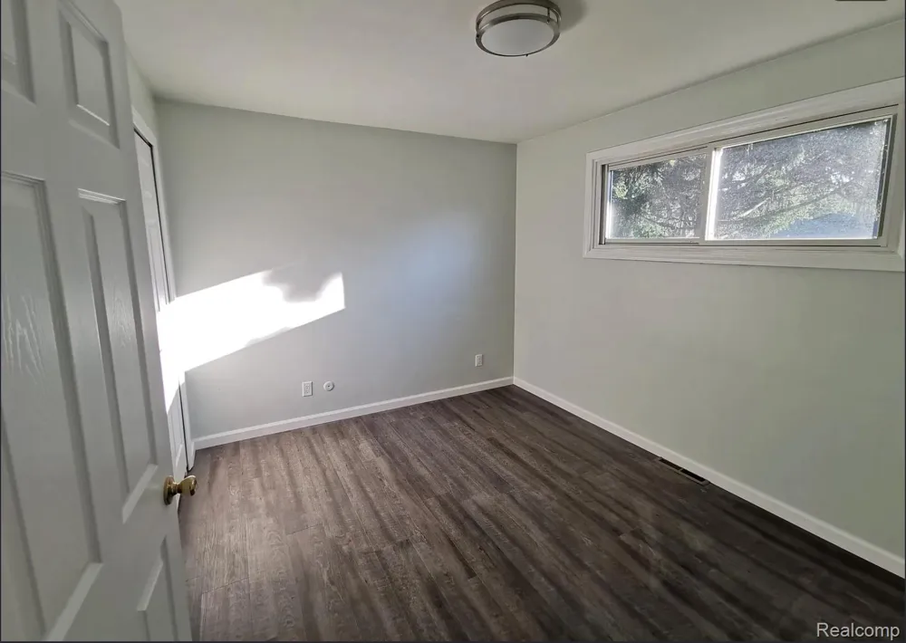 3840 Iris Drive Waterford Charter Township, MI 48329