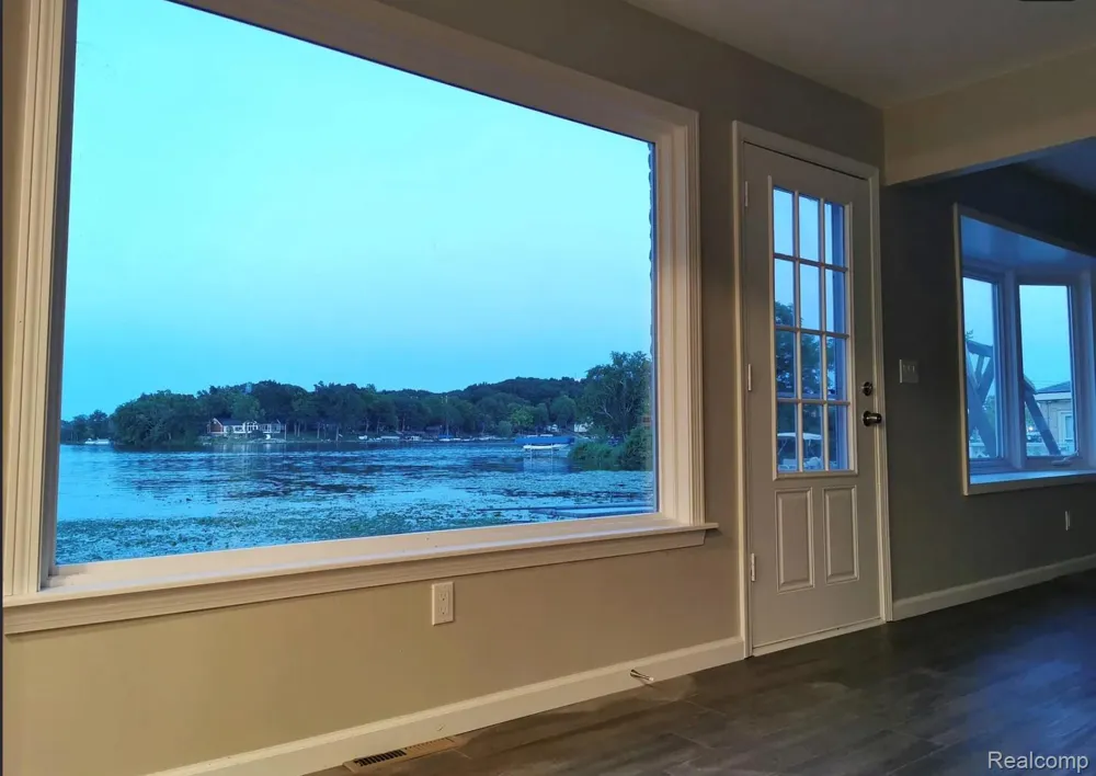 3840 Iris Drive Waterford Charter Township, MI 48329