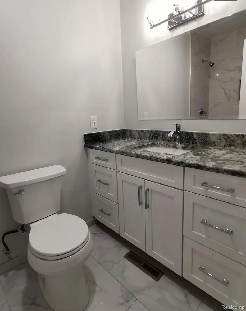 3840 Iris Drive Waterford Charter Township, MI 48329
