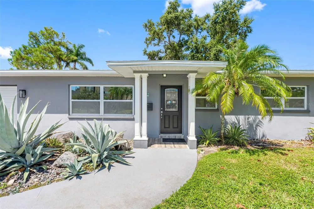 439 CAPRI WAY NE St Petersburg, FL 33704