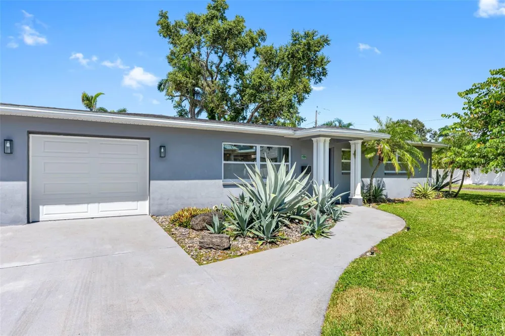 439 CAPRI WAY NE St Petersburg, FL 33704