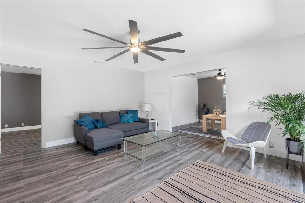 439 CAPRI WAY NE St Petersburg, FL 33704