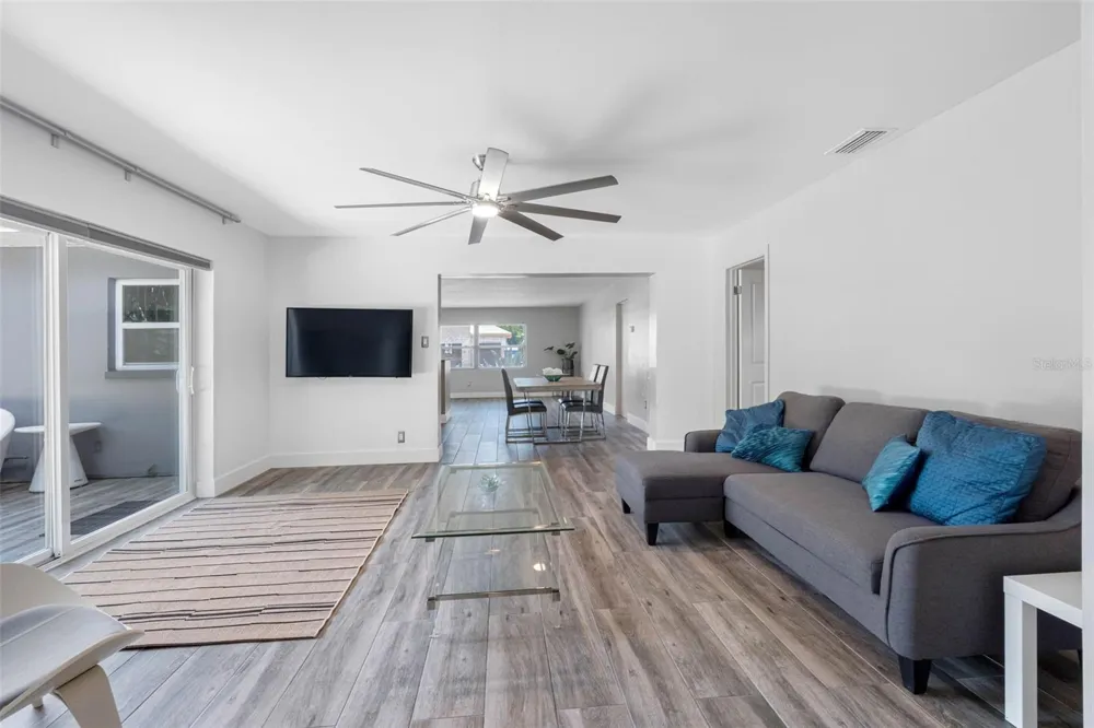 439 CAPRI WAY NE St Petersburg, FL 33704