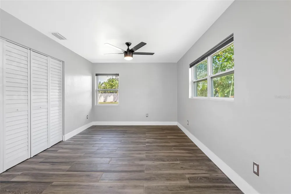 439 CAPRI WAY NE St Petersburg, FL 33704