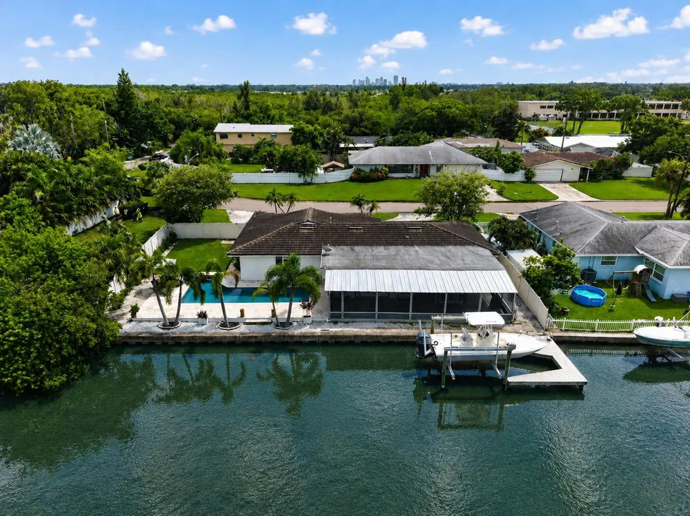 491 79TH AVENUE NE St Petersburg, FL 33702
