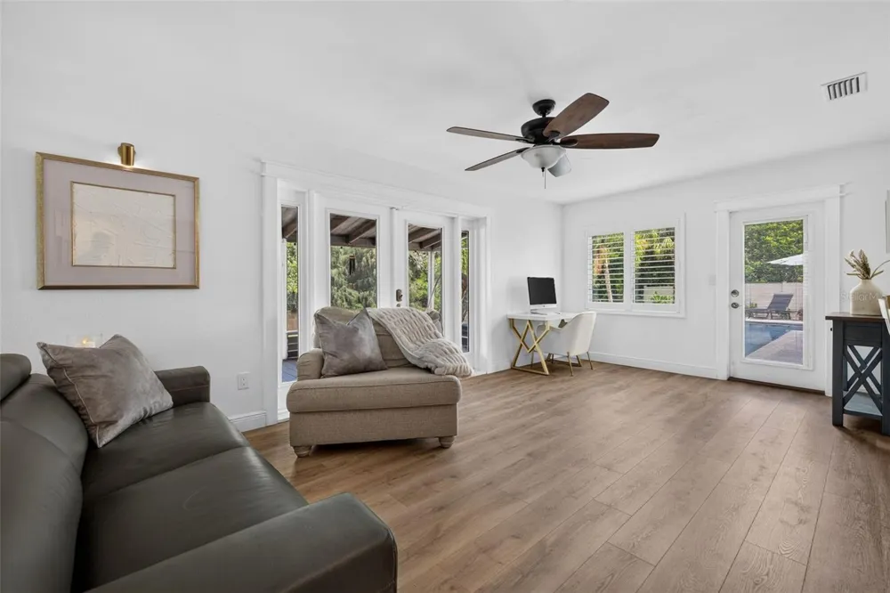 491 79TH AVENUE NE St Petersburg, FL 33702