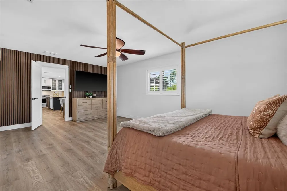 491 79TH AVENUE NE St Petersburg, FL 33702