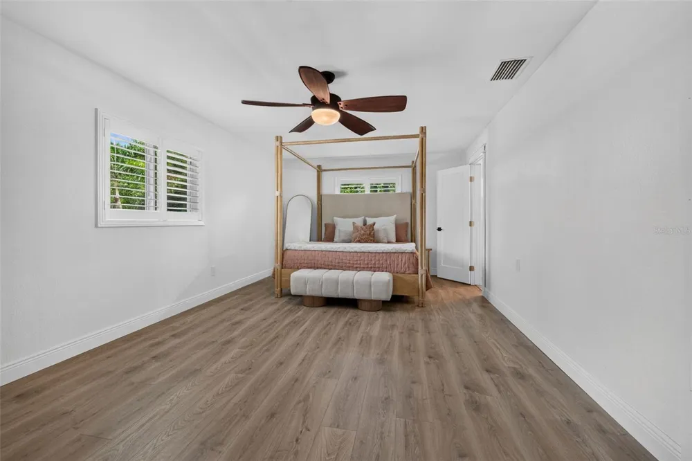 491 79TH AVENUE NE St Petersburg, FL 33702