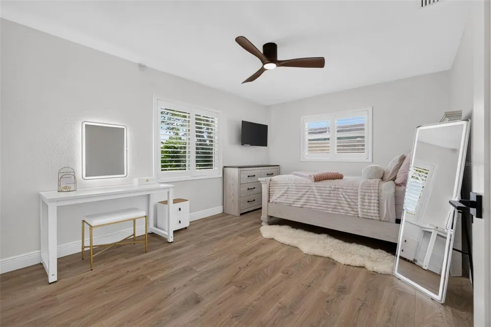 491 79TH AVENUE NE St Petersburg, FL 33702