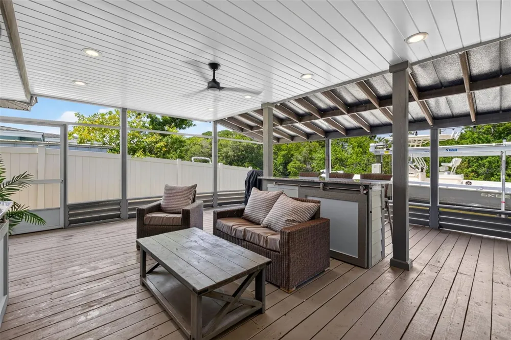 491 79TH AVENUE NE St Petersburg, FL 33702