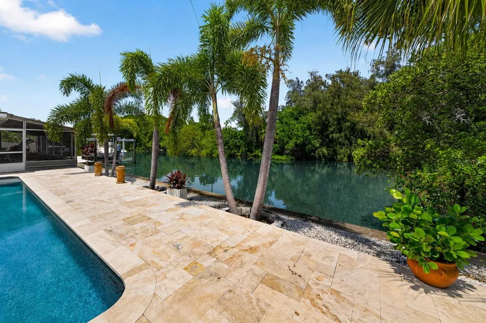 491 79TH AVENUE NE St Petersburg, FL 33702