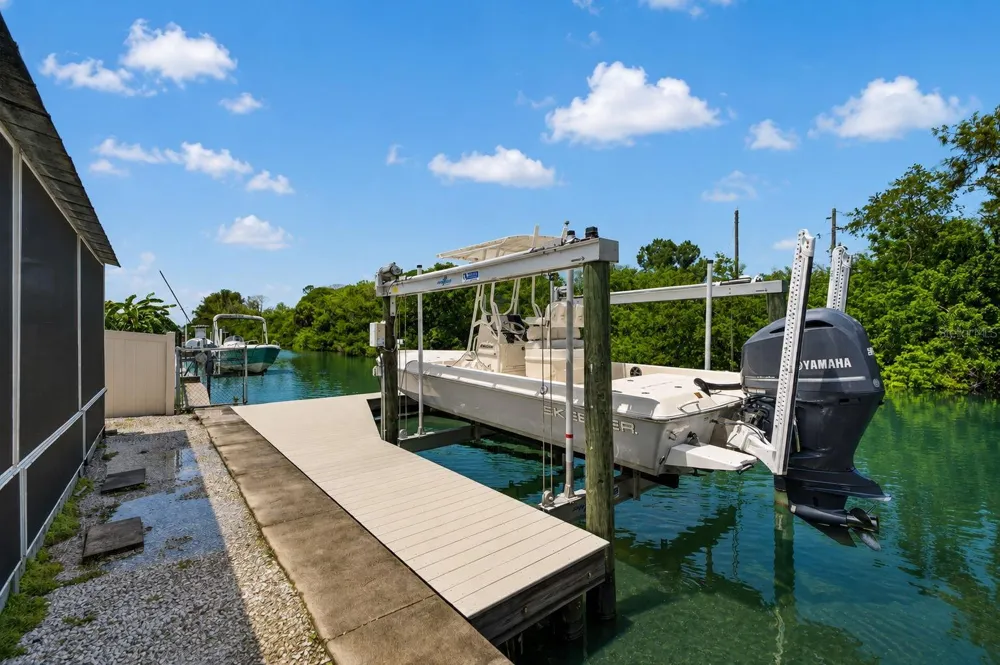491 79TH AVENUE NE St Petersburg, FL 33702