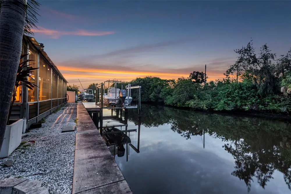 491 79TH AVENUE NE St Petersburg, FL 33702