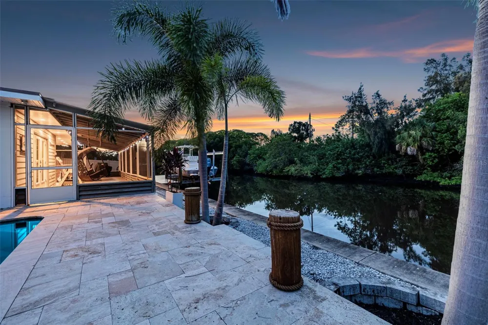 491 79TH AVENUE NE St Petersburg, FL 33702