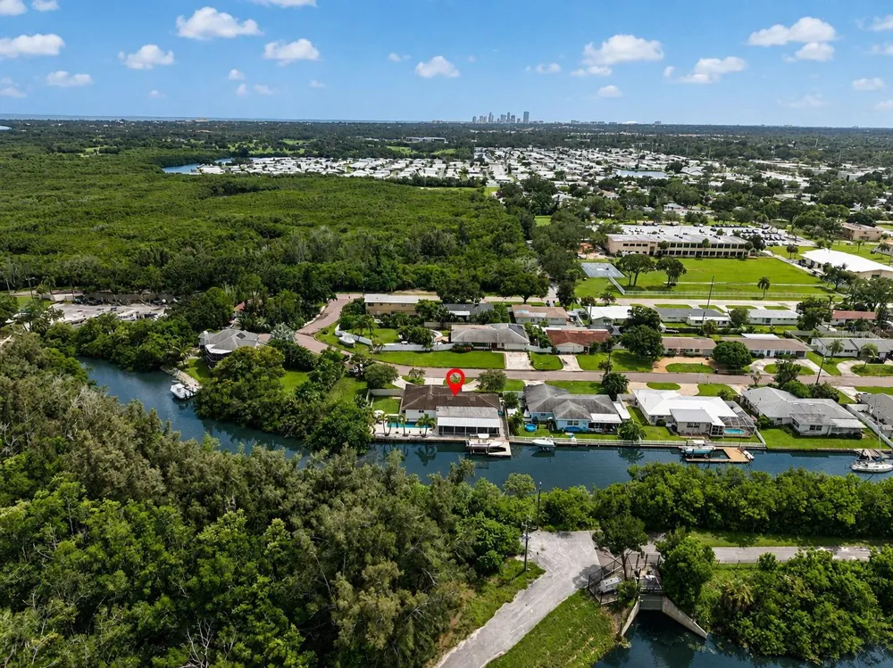 491 79TH AVENUE NE St Petersburg, FL 33702