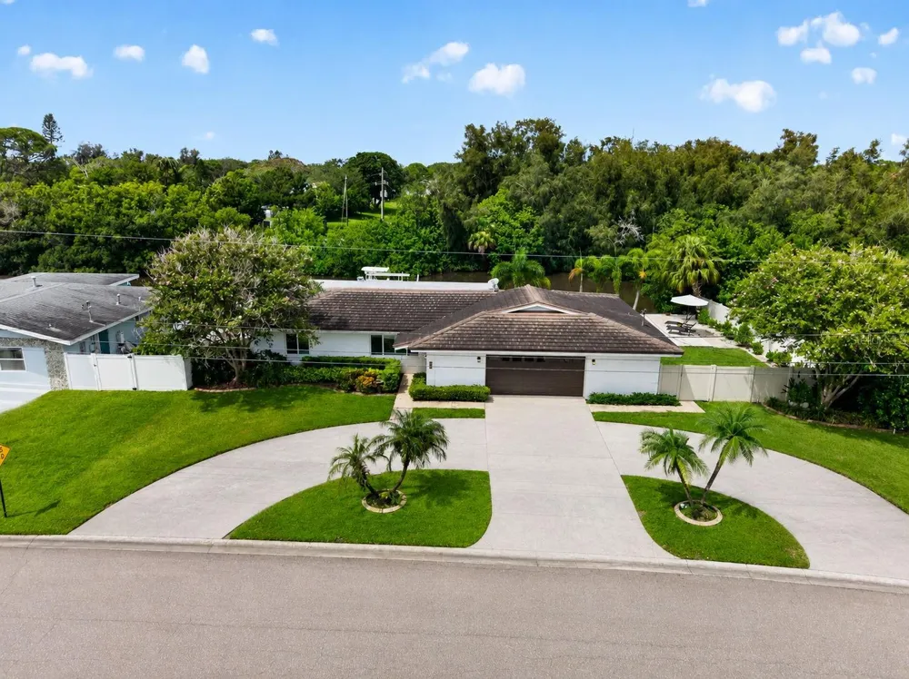 491 79TH AVENUE NE St Petersburg, FL 33702