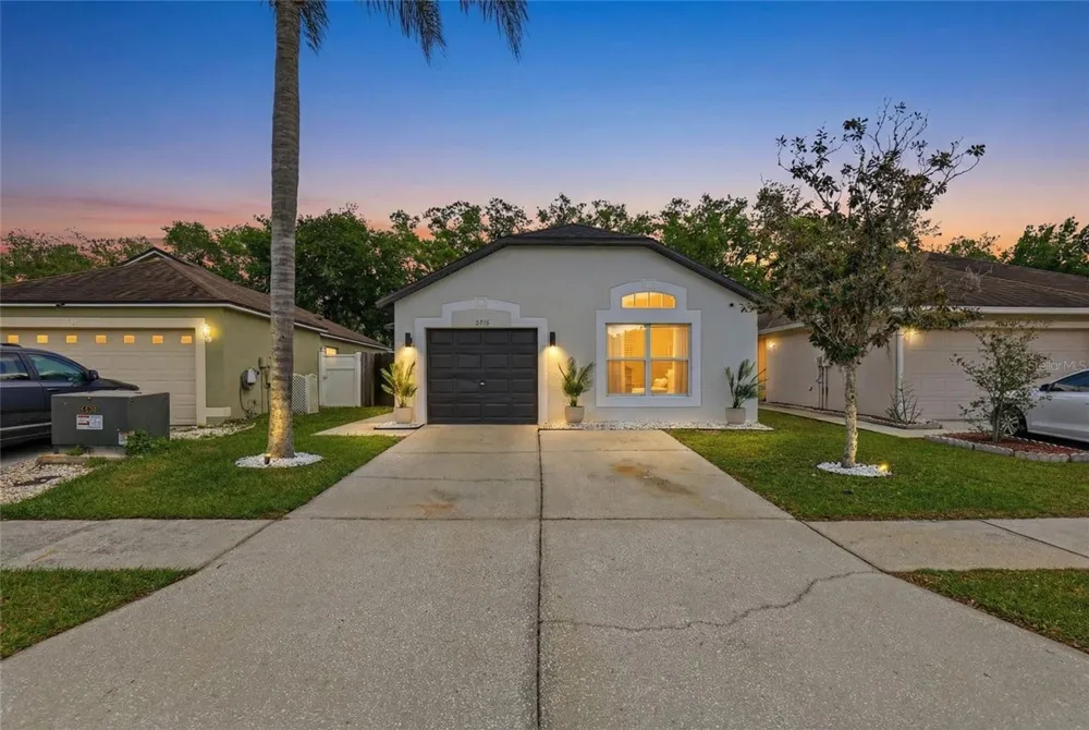 5916 LAKE FRONT DRIVE Wesley Chapel, FL 33545