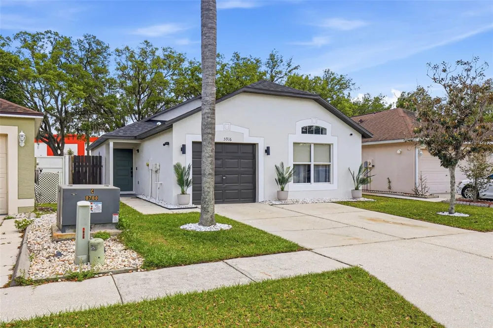 5916 LAKE FRONT DRIVE Wesley Chapel, FL 33545