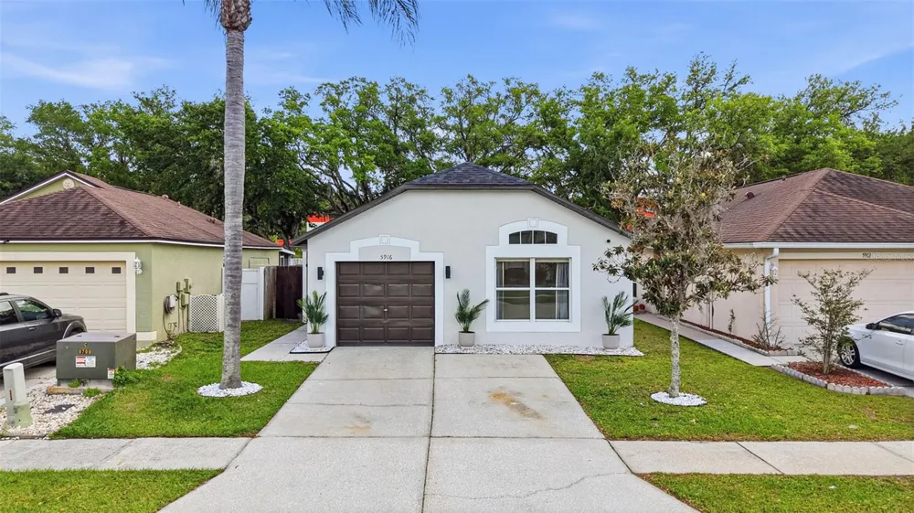 5916 LAKE FRONT DRIVE Wesley Chapel, FL 33545